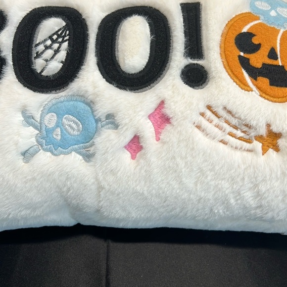 Oeko-Tex | โHey Boo!โ Pillow w/ Ghosts, Bats, Skulls, Pumpkins & Stars - Picture 10 of 12